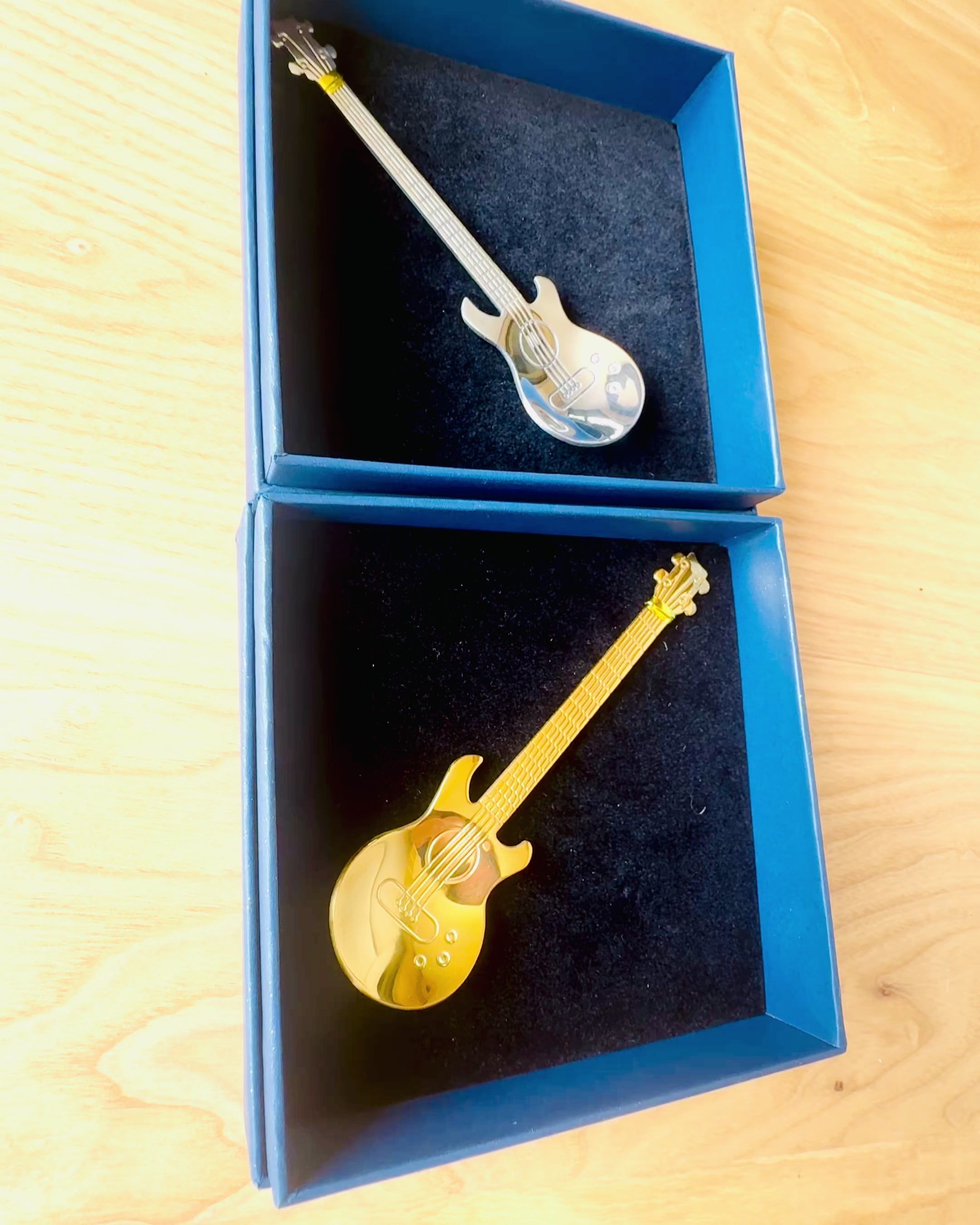 Skjeen "Strunowy Hit" med gravering alternativ 2 fargevarianter å velge mellom