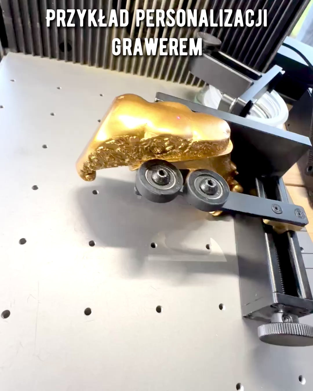 Figur "Evig Kjærlighet" farge gull - 11 cm, Liten Dekorativ Figur med Gravering Alternativ