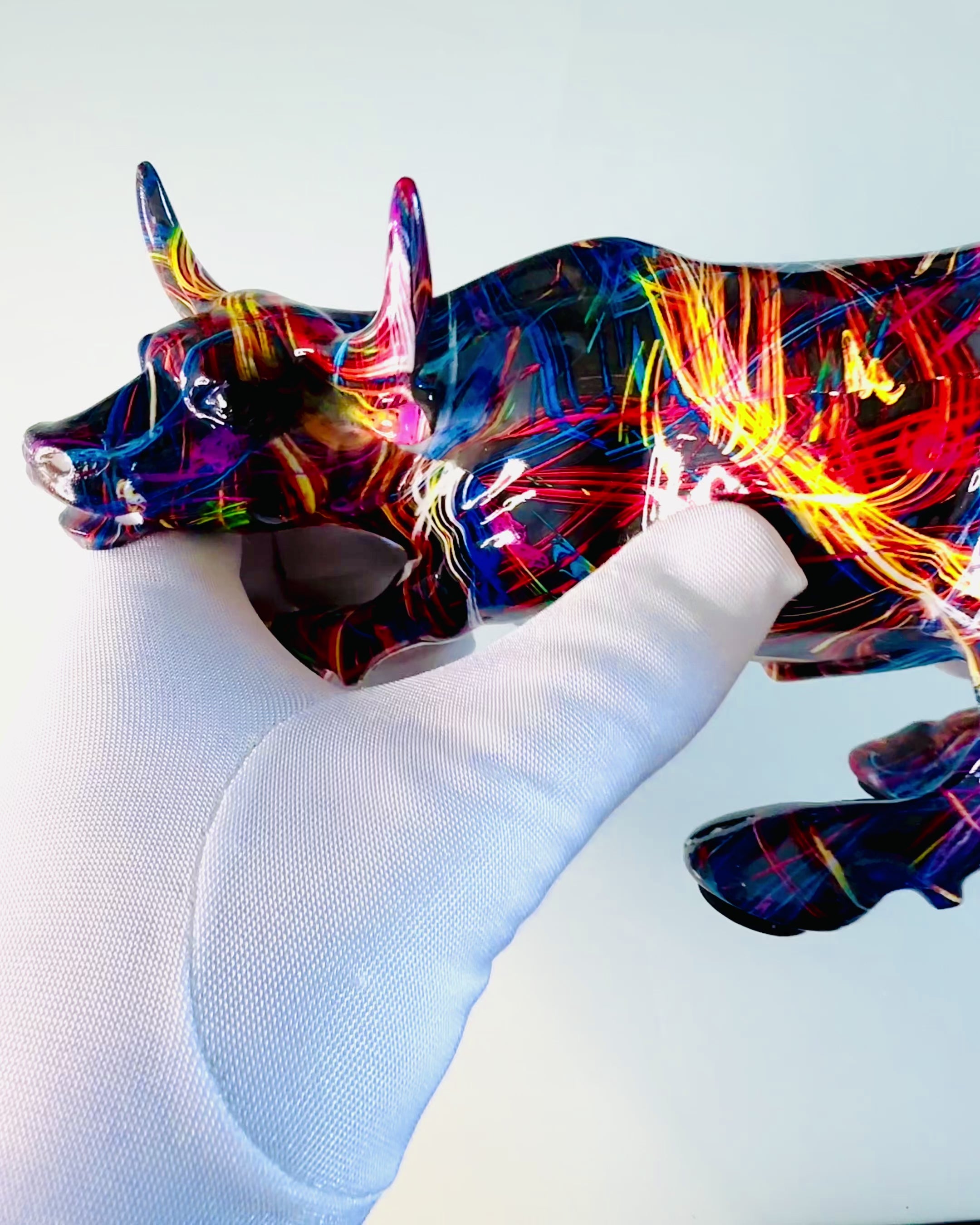 Dekorativ skulptur Okse "BullArt" – Unik kunst med mulighet for gravering - 4 fargevarianter, for personlig gave