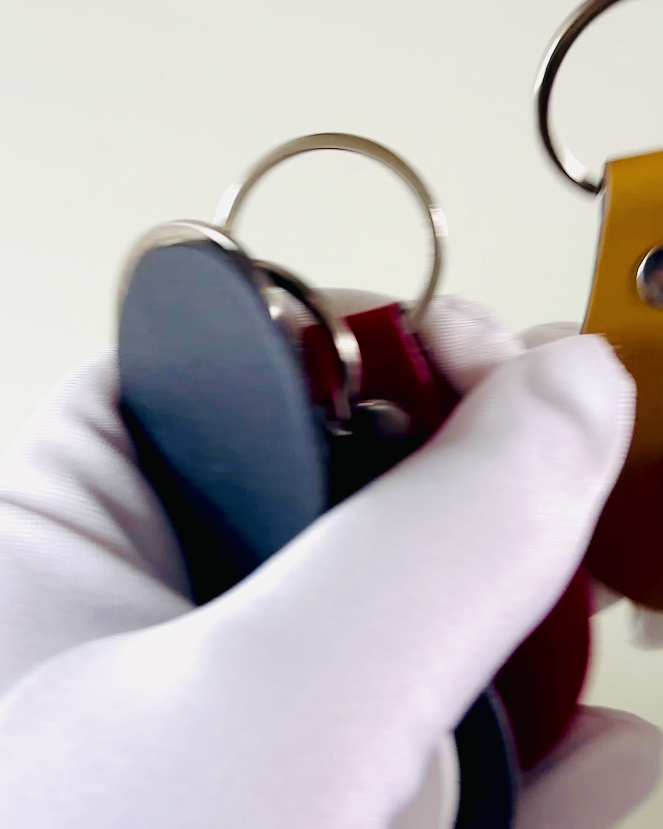 PU Skinn Nøkkelring med Mulighet for Personlig Gravering - Tilgjengelig i 5 Farger