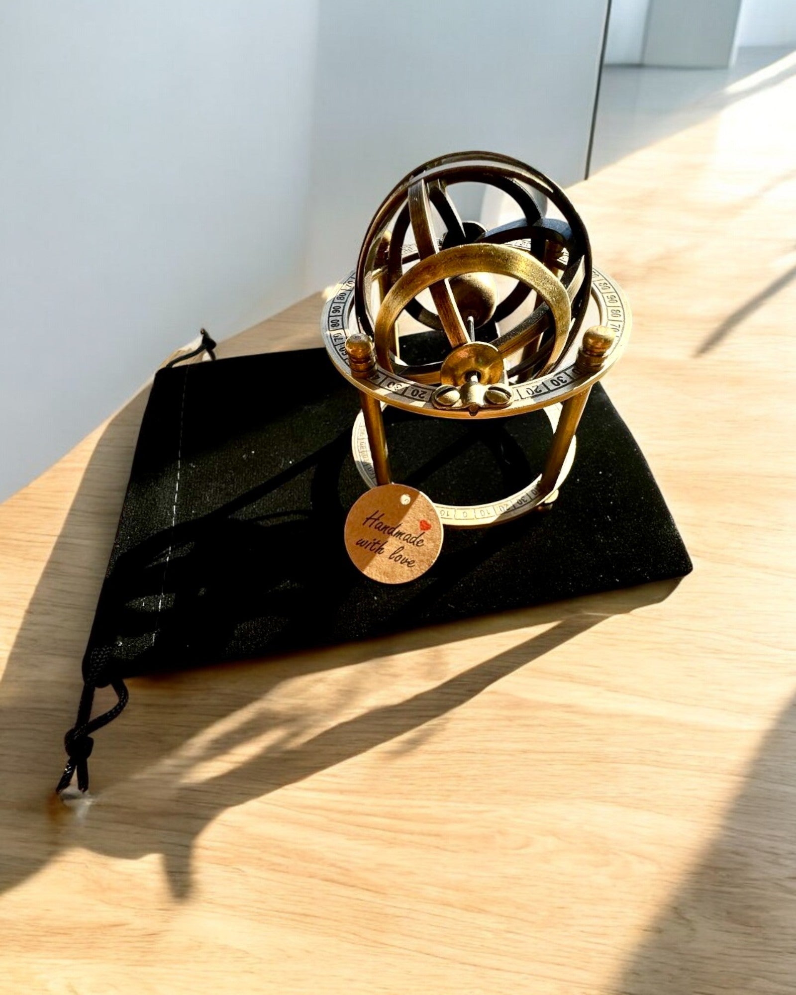 Astronomisk klokke "Kosmisk Harmoni" - mulighet for personalisering med gravering