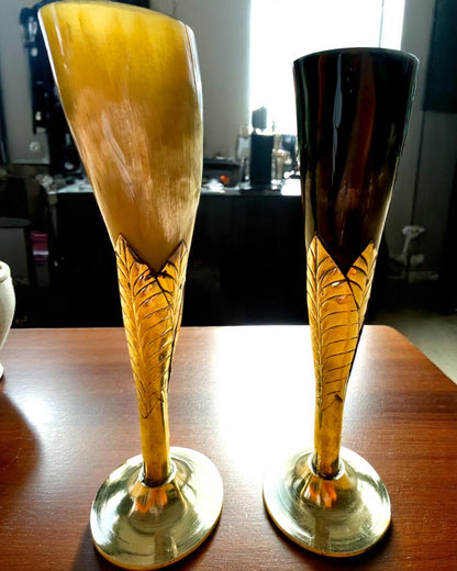 Glass "Håndverkets Ånd" av bøffelhorn og messing – håndlaget i India, 22 cm, mulighet for personlig gravering som gave
