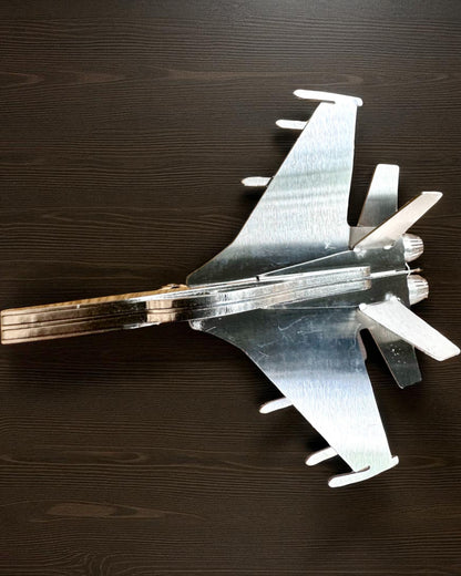 Metallmodell av jagerflyet «SkyRaptor» – rustfritt stål, personlig gravering som gave