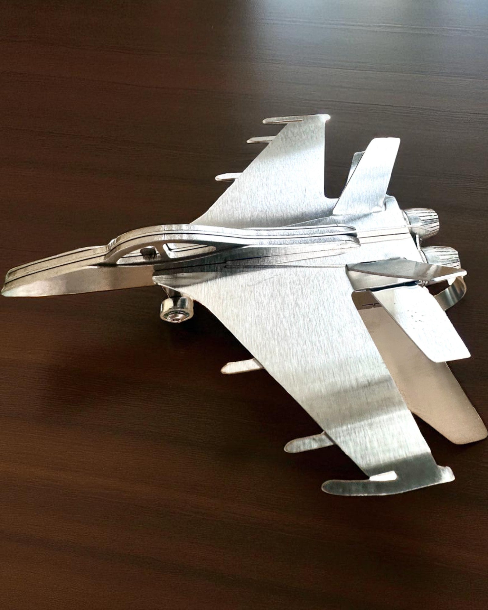 Metallmodell av jagerflyet «SkyRaptor» – rustfritt stål, personlig gravering som gave