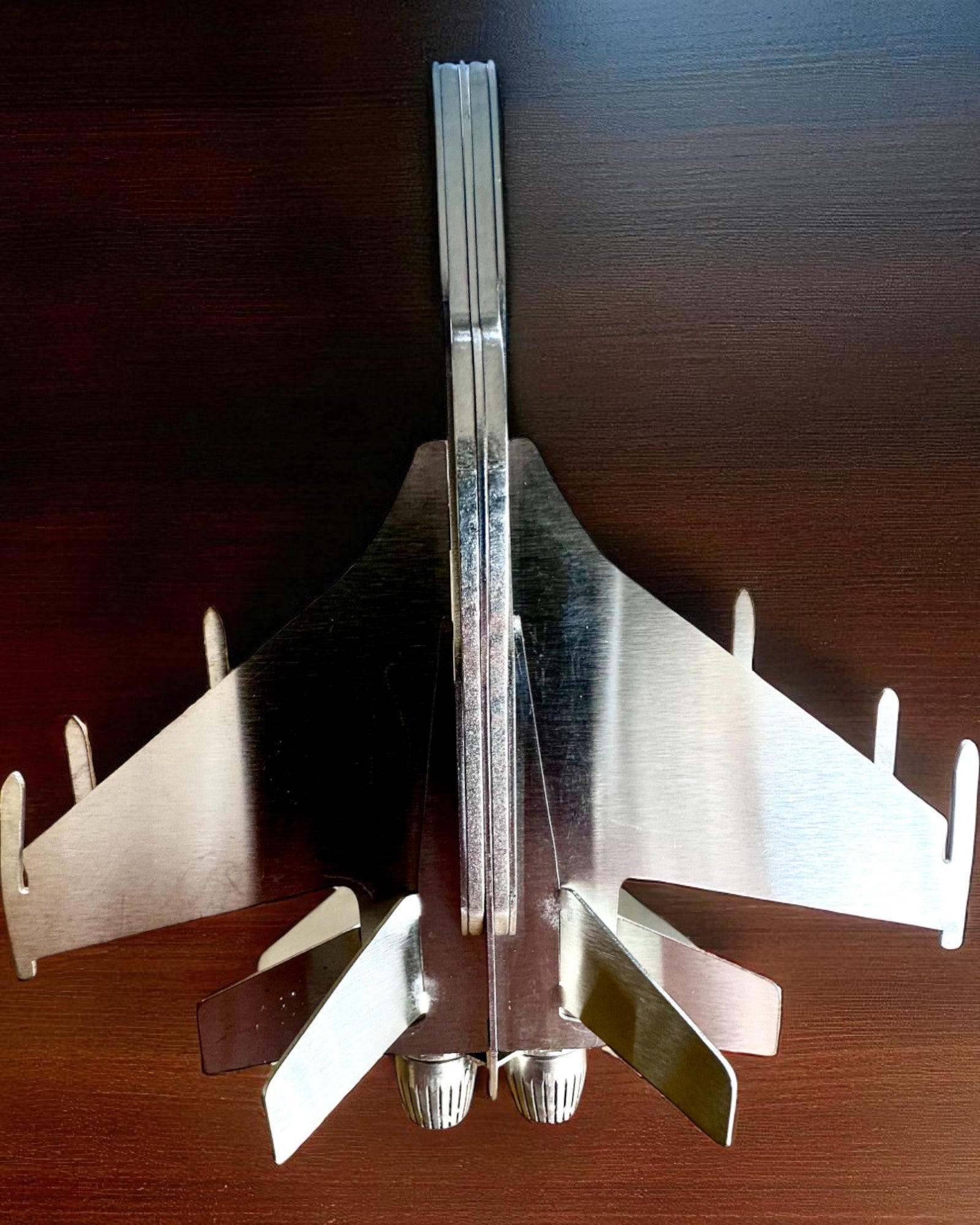 Metallmodell av jagerflyet «SkyRaptor» – rustfritt stål, personlig gravering som gave