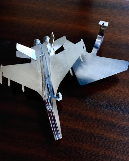 Metallmodell av jagerflyet «SkyRaptor» – rustfritt stål, personlig gravering som gave