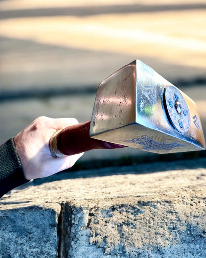 Skaldenes Mjølner-hammer – 33 cm, Håndsmidd Vikinghammer med Graveringsmulighet