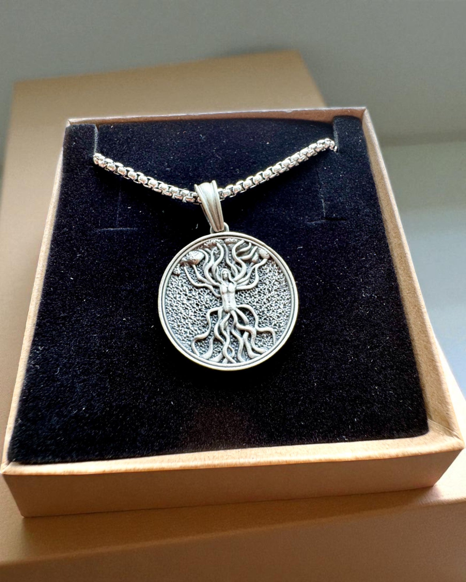 Amulett Livets Tre med Mulighet for Gravering - halskjede "Naturens Vitalitet", personalisering