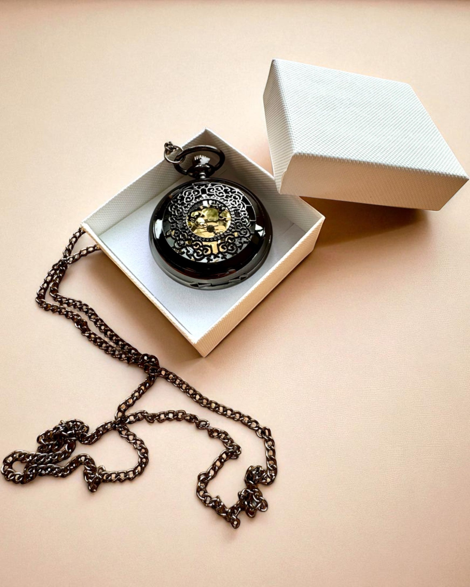 Svart Lommeur „Midnight Elegance”, personalisering som gave med gravering