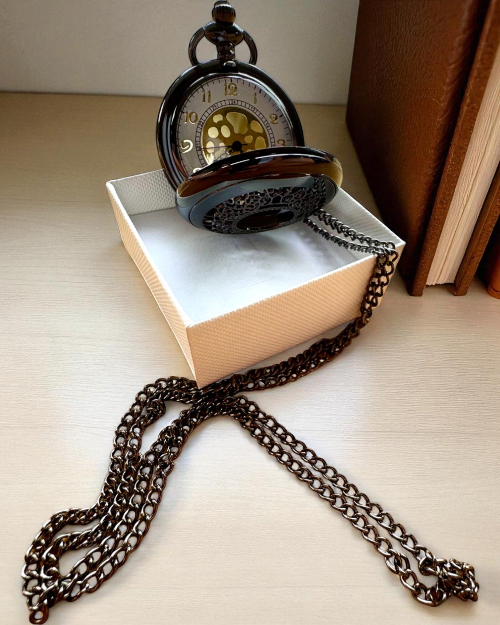 Svart Lommeur „Midnight Elegance”, personalisering som gave med gravering