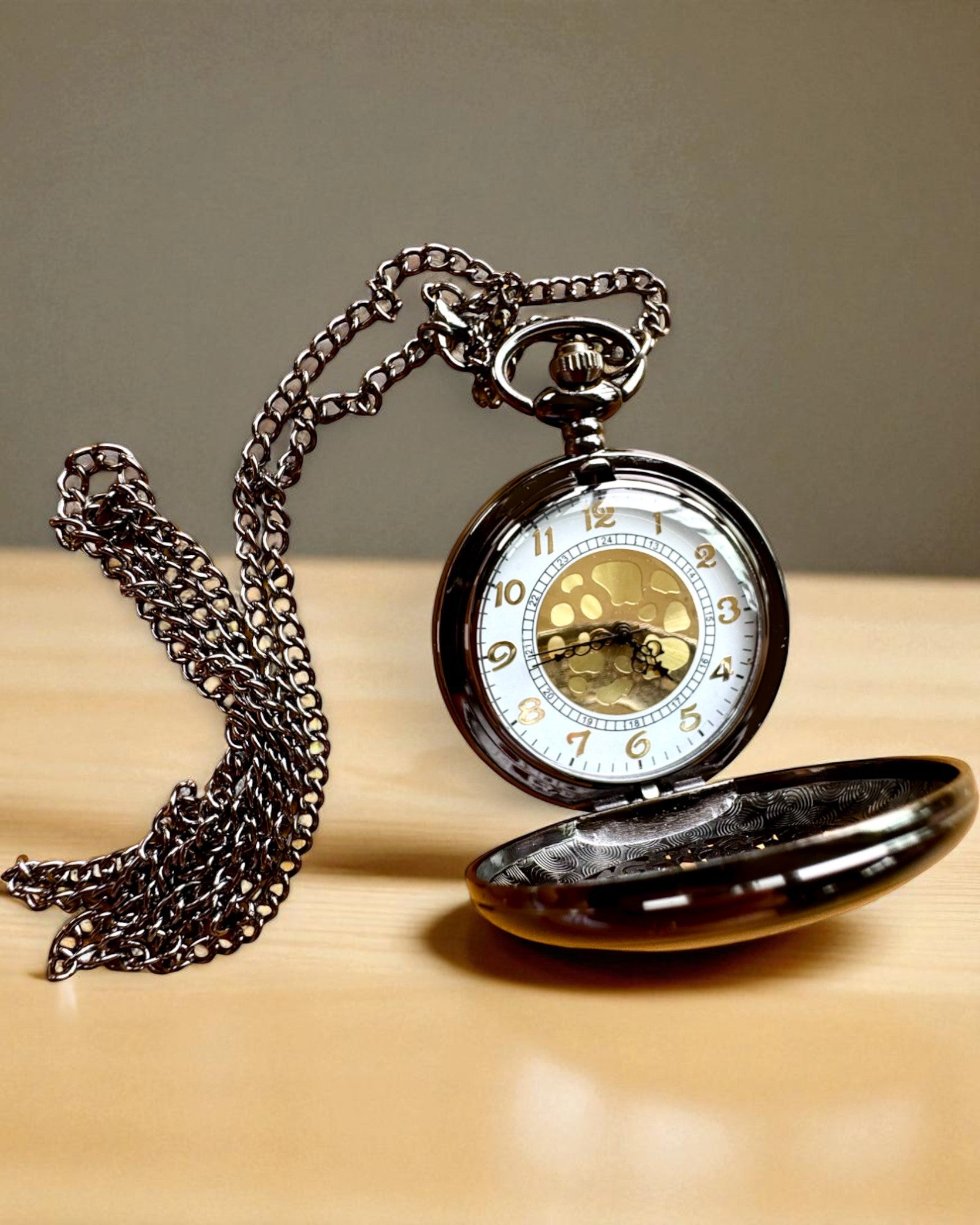 Svart Lommeur „Midnight Elegance”, personalisering som gave med gravering