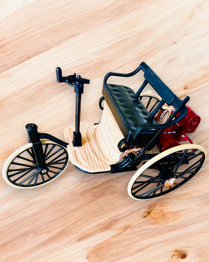 Retro Trehjuling Benz Patent-Motorwagen - Samlermodell, personalisering med gravering som gave