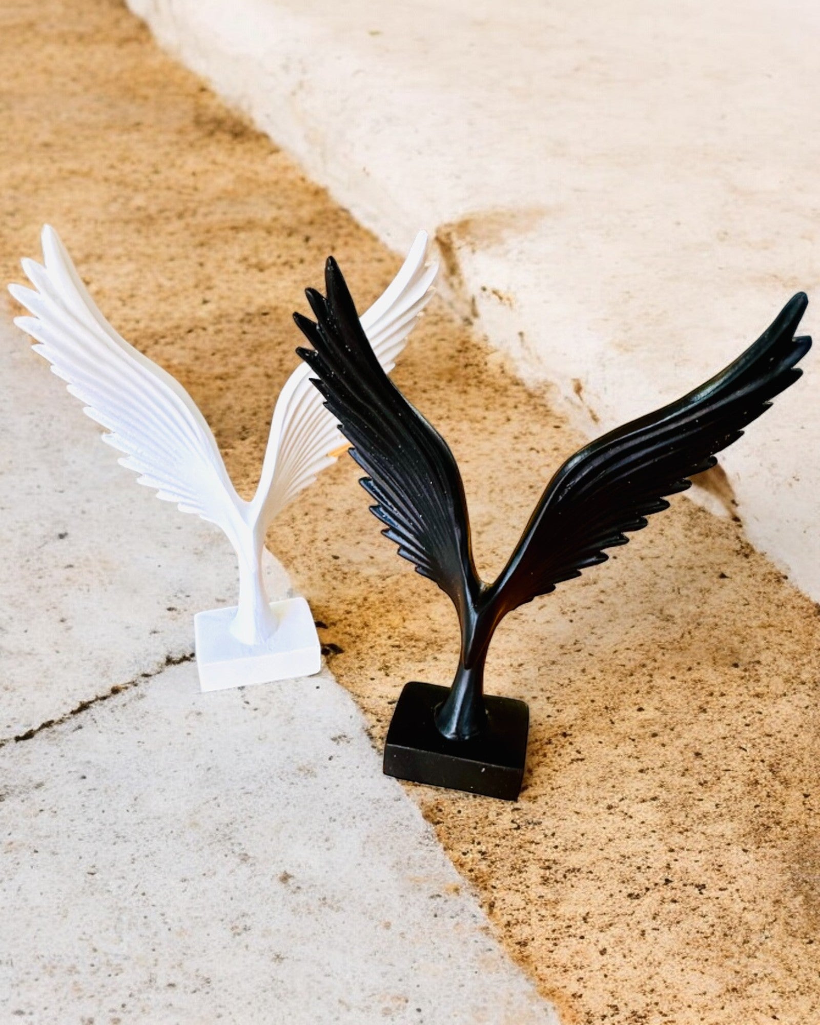Elegant Englevingefigur 15 cm høy – "Skrømtens Voktere", mulighet for personlig gravering som gave, personalisering, 2 fargevarianter