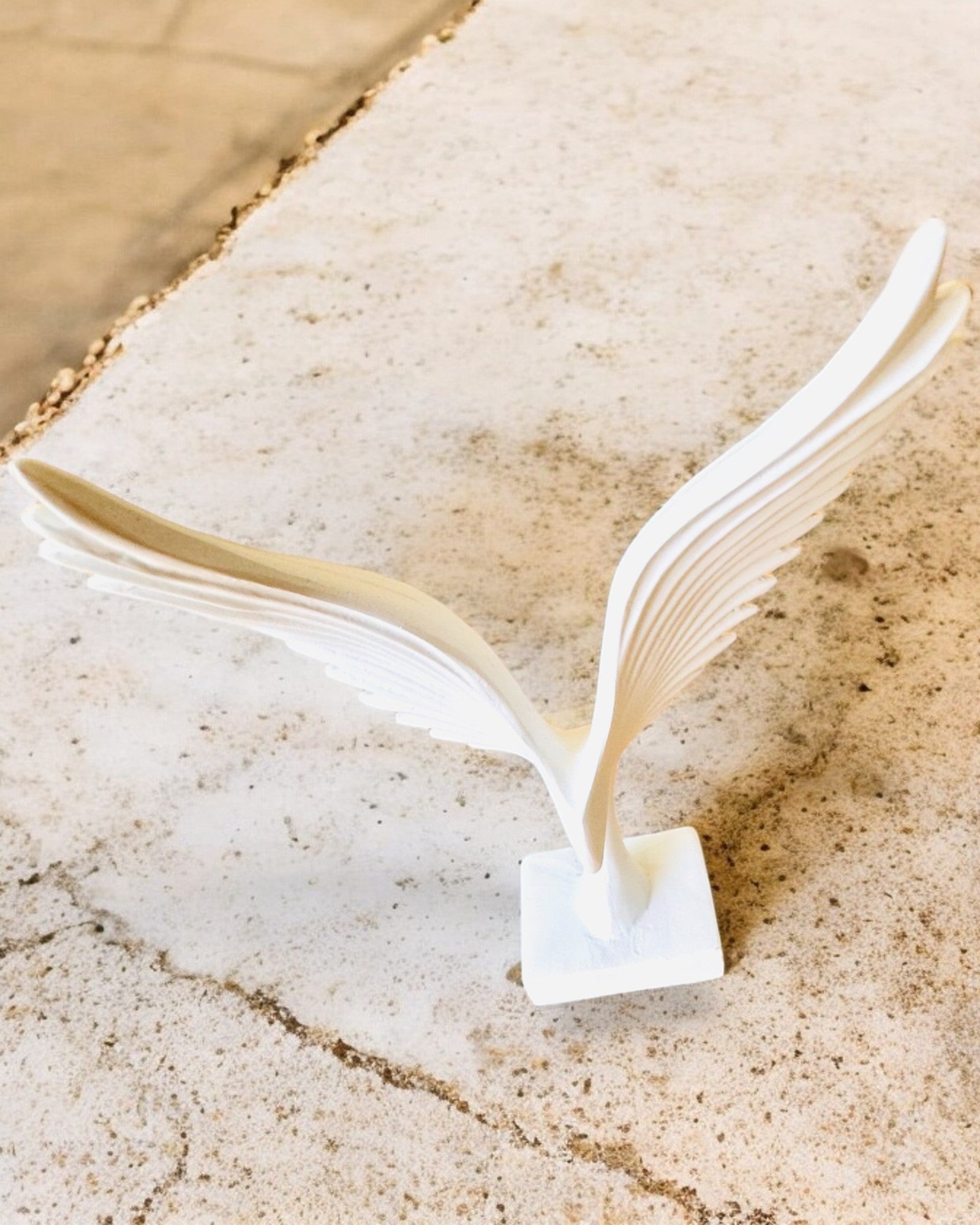 Elegant Englevingefigur 15 cm høy – "Skrømtens Voktere", mulighet for personlig gravering som gave, personalisering, 2 fargevarianter