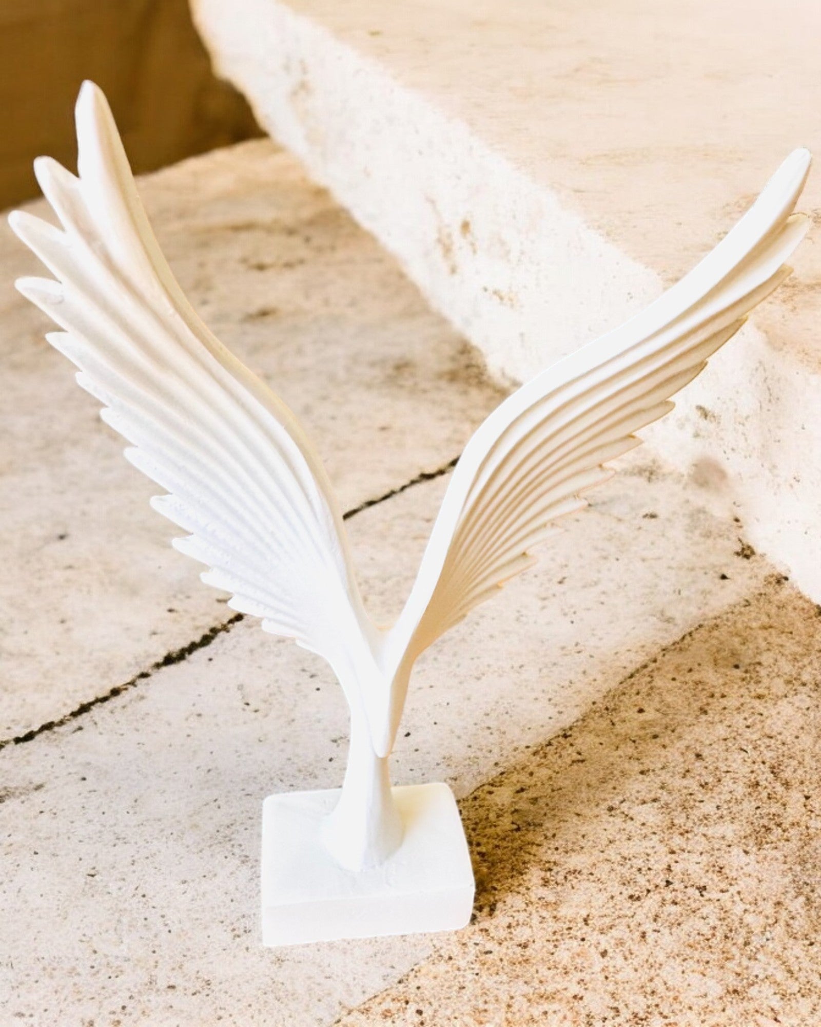 Elegant Englevingefigur 15 cm høy – "Skrømtens Voktere", mulighet for personlig gravering som gave, personalisering, 2 fargevarianter