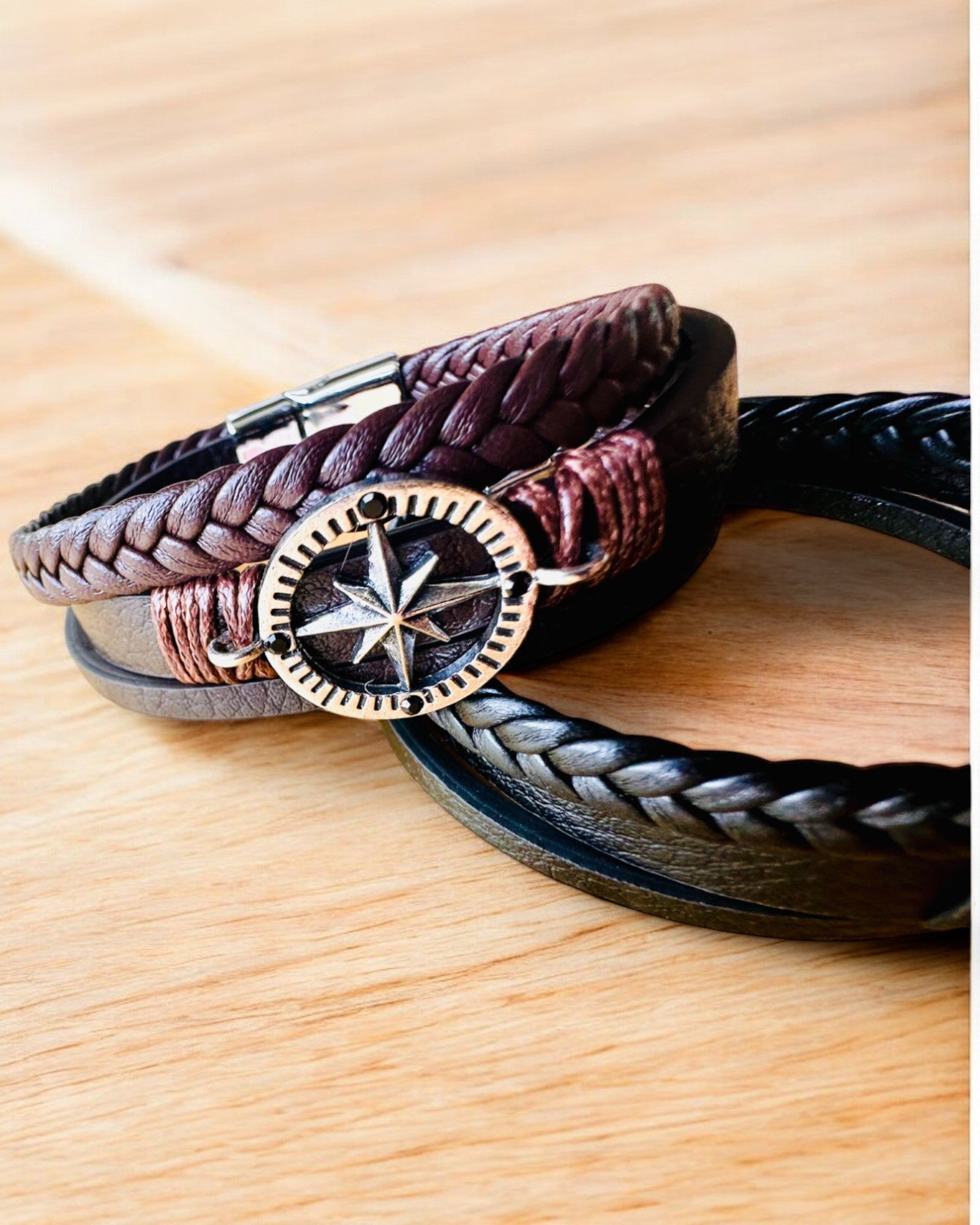 Armbånd "Compass Adventure" - mulighet for personlig gravering som gave, 2 fargevarianter å velge mellom