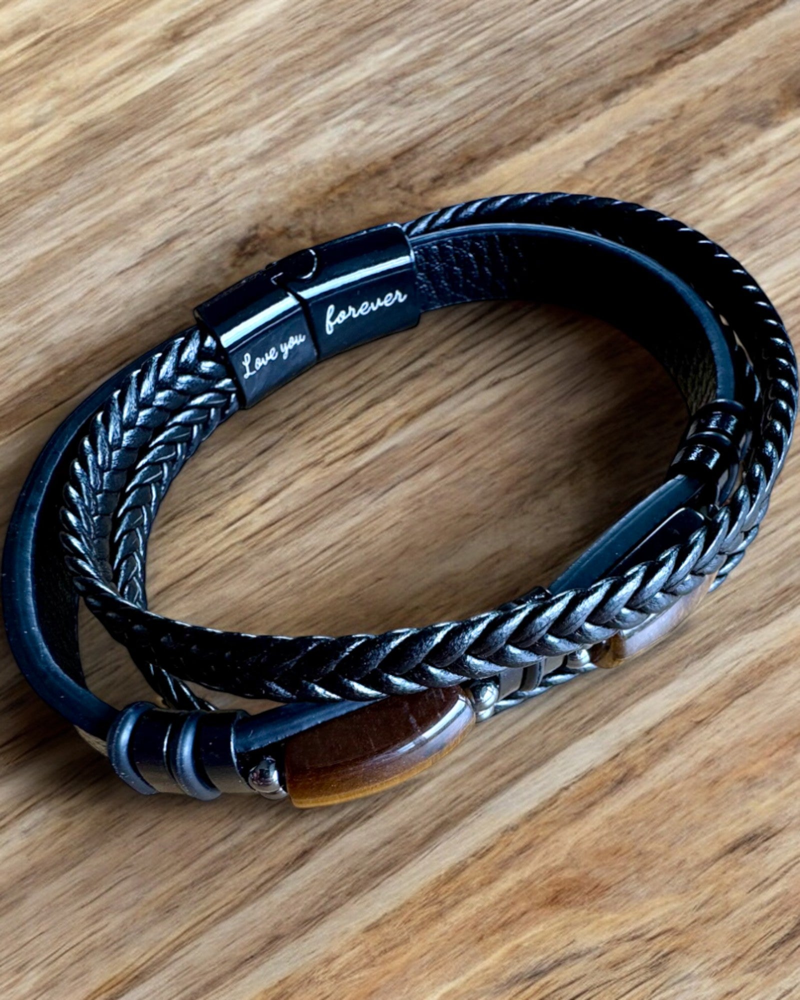 Herrearmbånd Magnetic Love – skinn med mulighet for personlig gravering som gave
