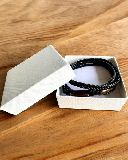 Herrearmbånd Magnetic Love – skinn med mulighet for personlig gravering som gave
