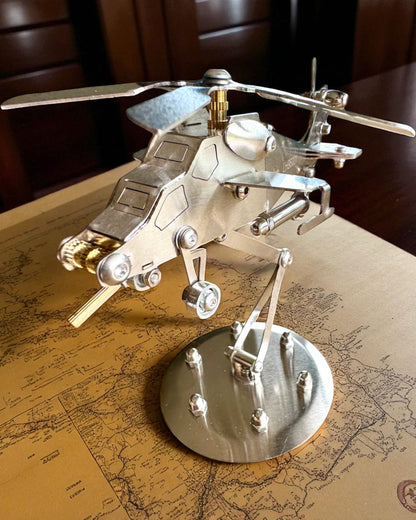 Metallmodell av helikopter "SkyRider" – Justerbart skrivebordsstativ med personlig gravering som gave