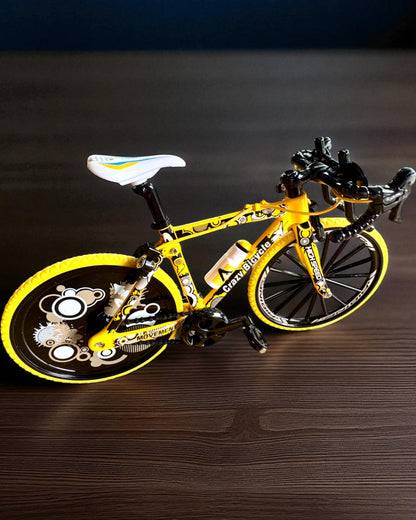 Miniatyrmodell i metall av samlerobjektet Sykkel "Speed Rider 1.2" – personalisering med gravering som gave, 2 fargevarianter