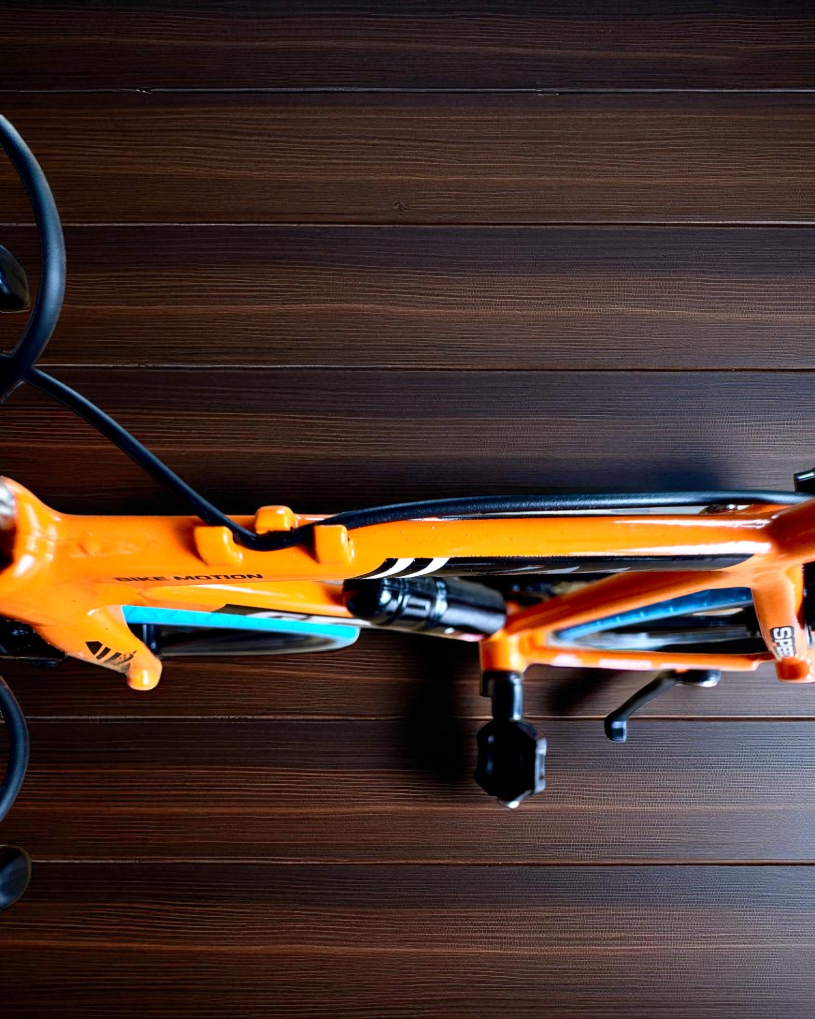 Miniatyrmodell i metall av samlerobjektet Sykkel "Speed Rider 1.2" – personalisering med gravering som gave, 2 fargevarianter