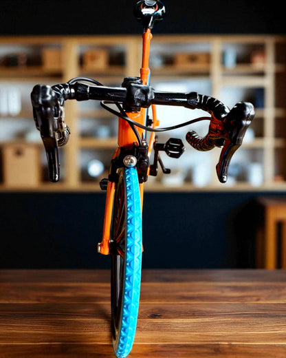 Miniatyrmodell i metall av samlerobjektet Sykkel "Speed Rider 1.2" – personalisering med gravering som gave, 2 fargevarianter