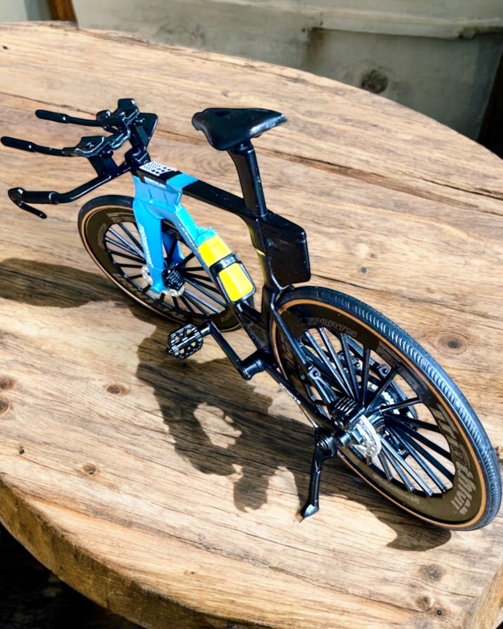 Miniatyrmodell av triatlonsykkel «SpeedStorm 1.2» personalisering med gravering som gave