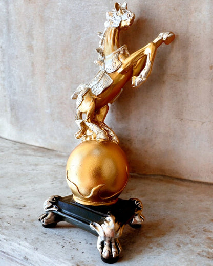 Elegant Statuett "Złoty Rumak" - med mulighet for gravering som gave