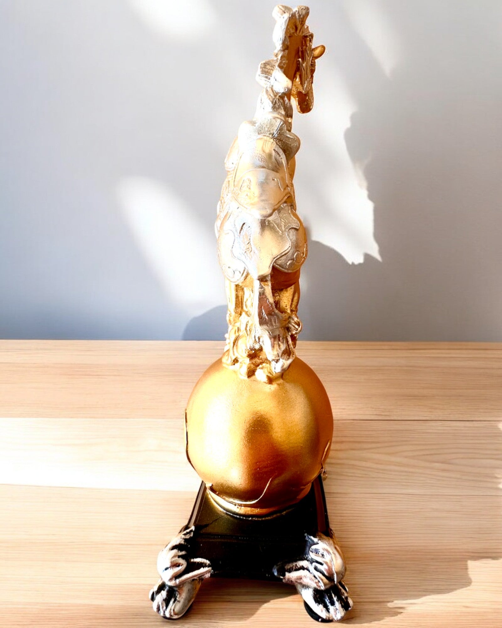 Elegant Statuett "Złoty Rumak" - med mulighet for gravering som gave