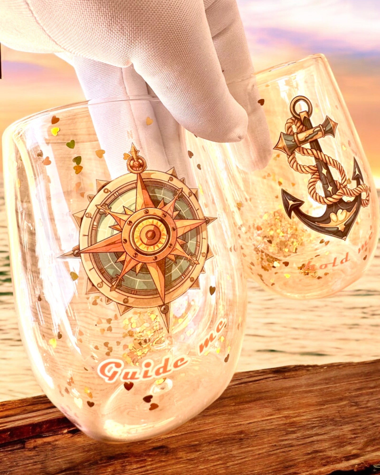 Szklanki "Nautical Dreams" med doble vegger og gullflak - sett med 2 stk., 300 ml kapasitet, mulighet for personlig gravering.