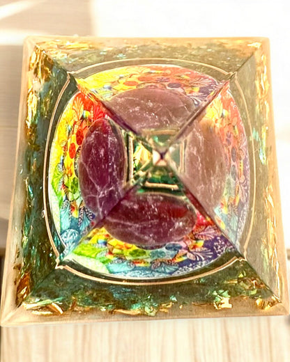 Orgonitt energipyramide "Mystic Aura"