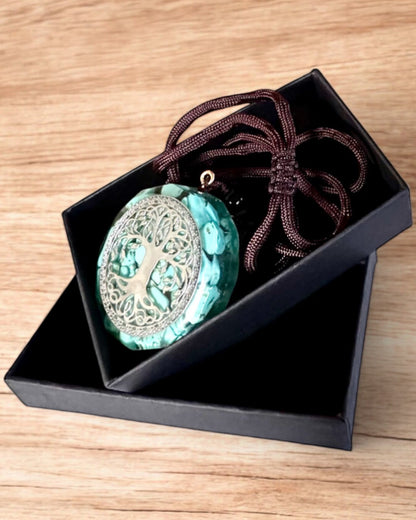 Amulett "Livets Tre" med turkis – Din personlige styrke, halskjede som gave, personalisering med gravering