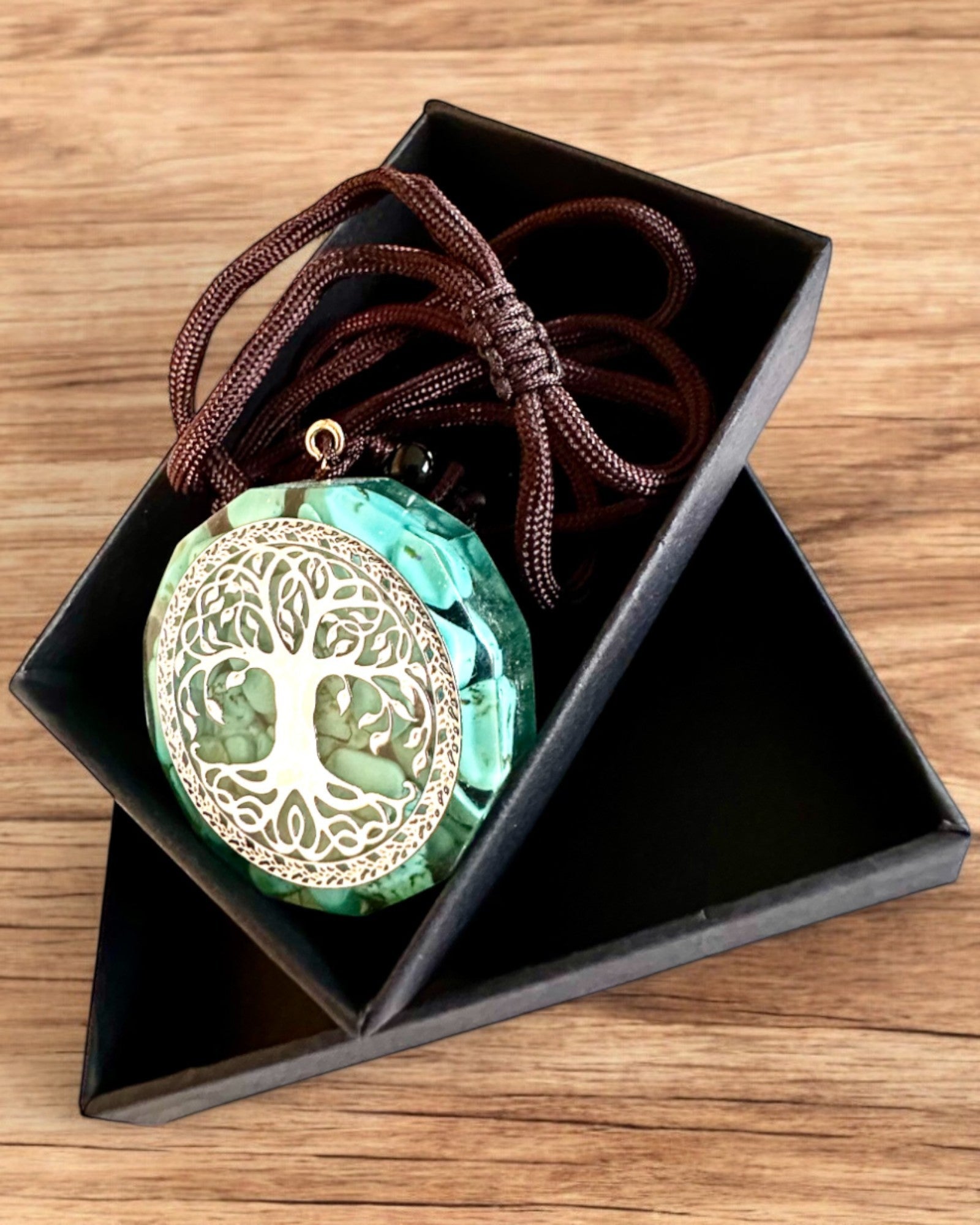 Amulett "Livets Tre" med turkis – Din personlige styrke, halskjede som gave, personalisering med gravering