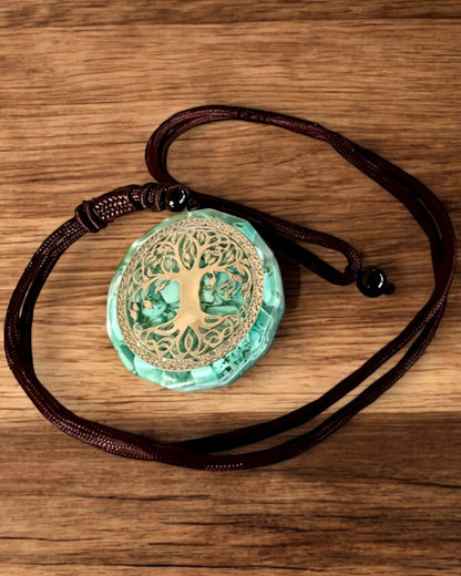 Amulett "Livets Tre" med turkis – Din personlige styrke, halskjede som gave, personalisering med gravering