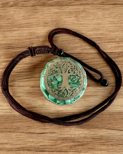 Amulett "Livets Tre" med turkis – Din personlige styrke, halskjede som gave, personalisering med gravering