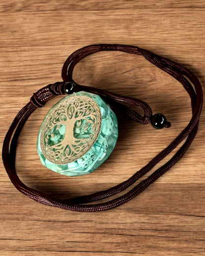 Amulett "Livets Tre" med turkis – Din personlige styrke, halskjede som gave, personalisering med gravering