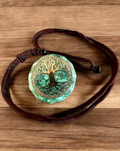 Amulett "Livets Tre" med turkis – Din personlige styrke, halskjede som gave, personalisering med gravering