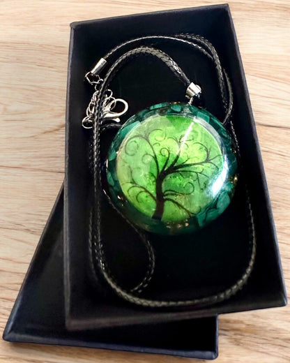 "Malachitt Livets Amulett" - halskjede med mulighet for personlig gravering som gave