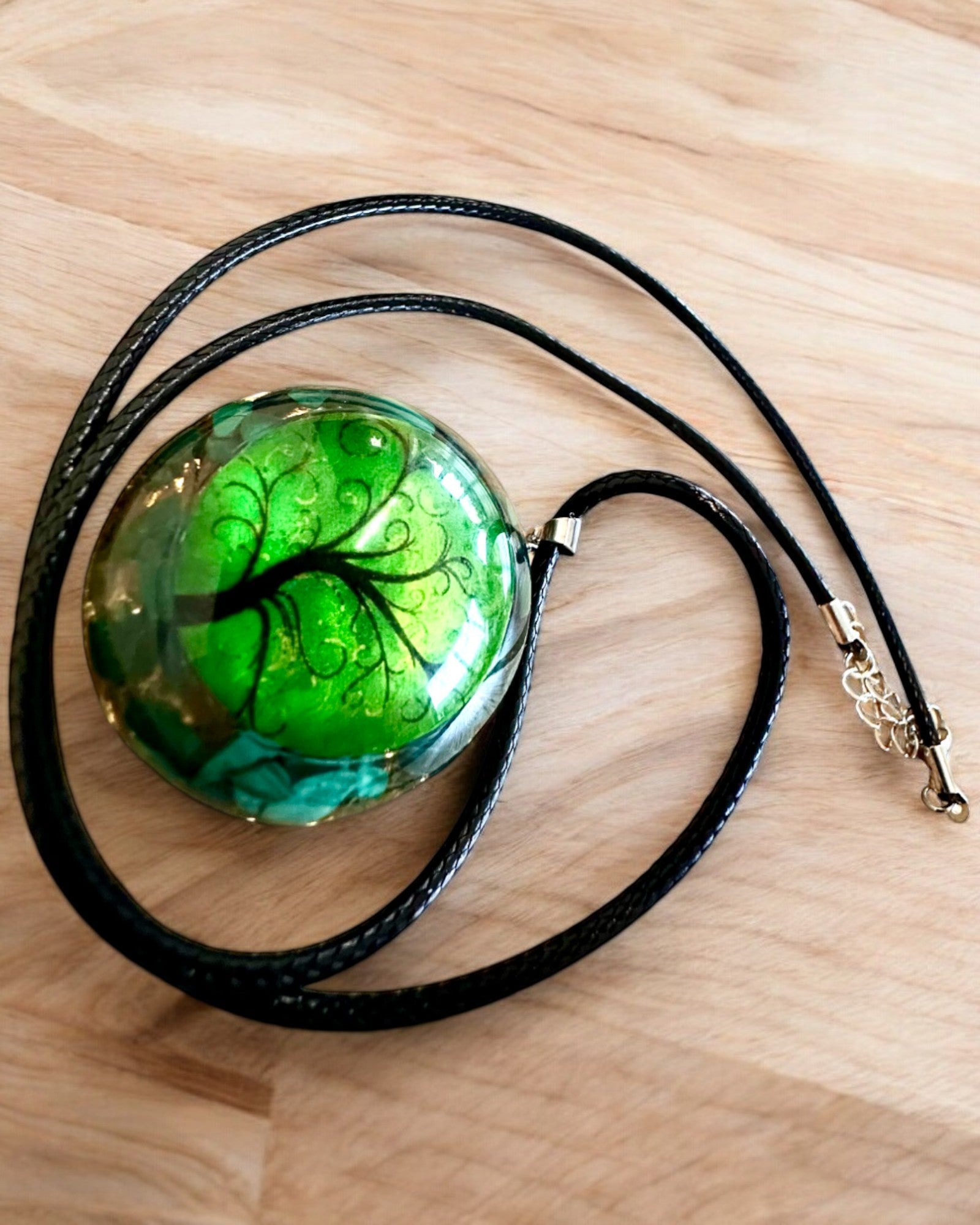 "Malachitt Livets Amulett" - halskjede med mulighet for personlig gravering som gave