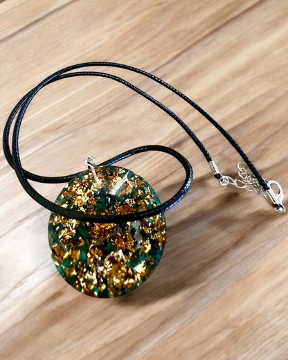 "Malachitt Livets Amulett" - halskjede med mulighet for personlig gravering som gave