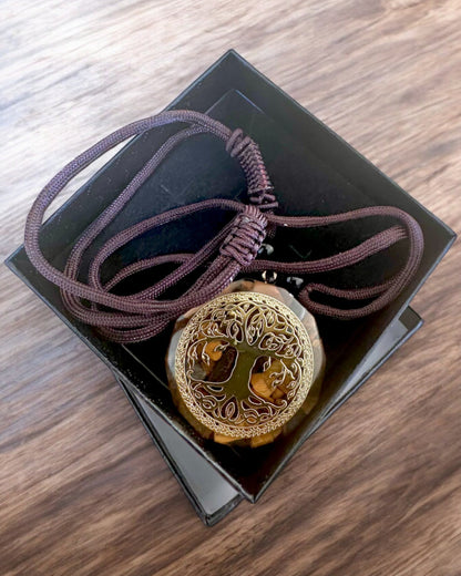 Amulett "Drzewo Życia" med tigerøye, halskjede som gave med personlig gravering