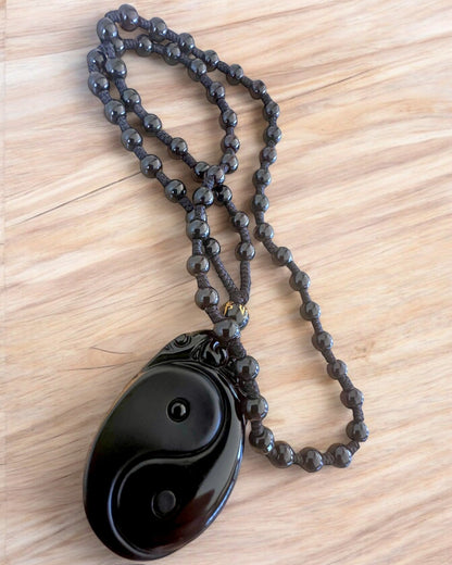 Obsidian Yin Yang Amulett med Gravering - Harmoni og Beskyttelse, personalisering med gravering som gave