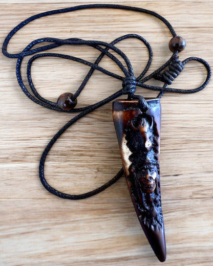 Wilczy Kieł halskjede, amulett av harpiks - Mystisk Naturkraft, mulighet for personlig gravering som gave