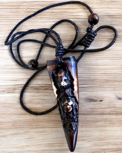 Wilczy Kieł halskjede, amulett av harpiks - Mystisk Naturkraft, mulighet for personlig gravering som gave