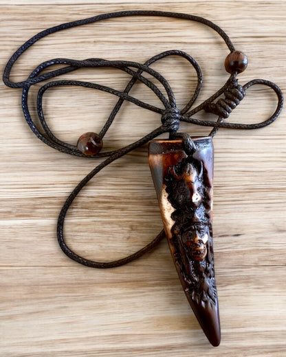 Wilczy Kieł halskjede, amulett av harpiks - Mystisk Naturkraft, mulighet for personlig gravering som gave