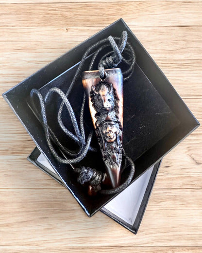 Wilczy Kieł halskjede, amulett av harpiks - Mystisk Naturkraft, mulighet for personlig gravering som gave