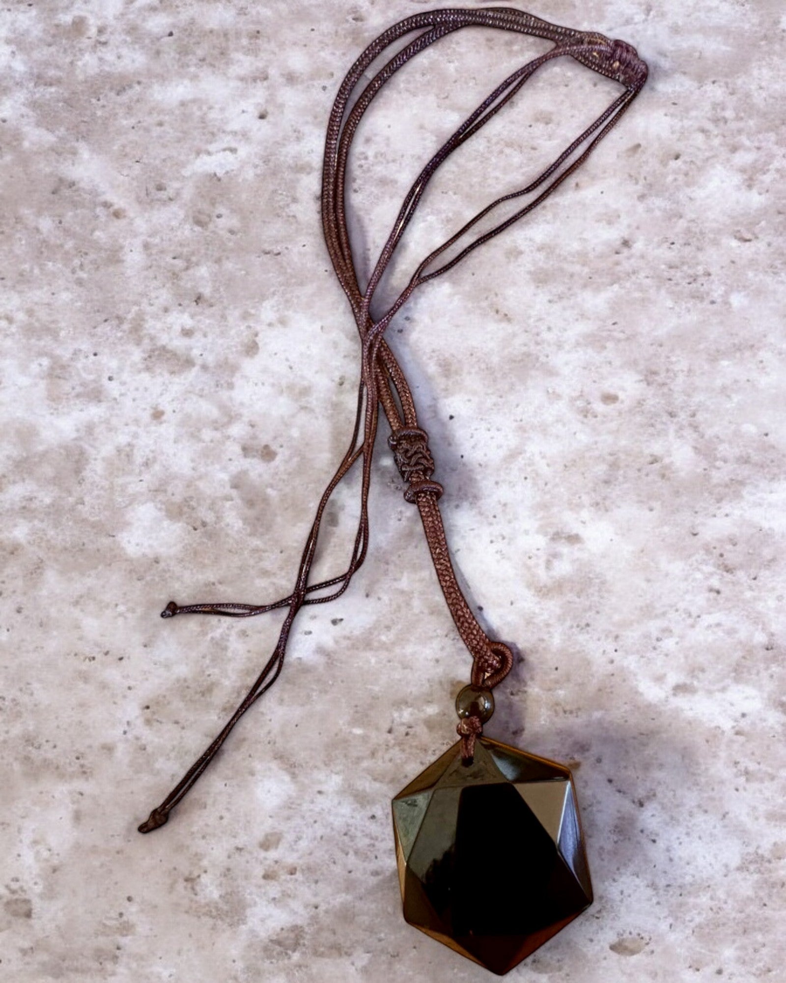 Amulett av svart obsidian "Davidstjerne", mulighet for personlig gravering som gave