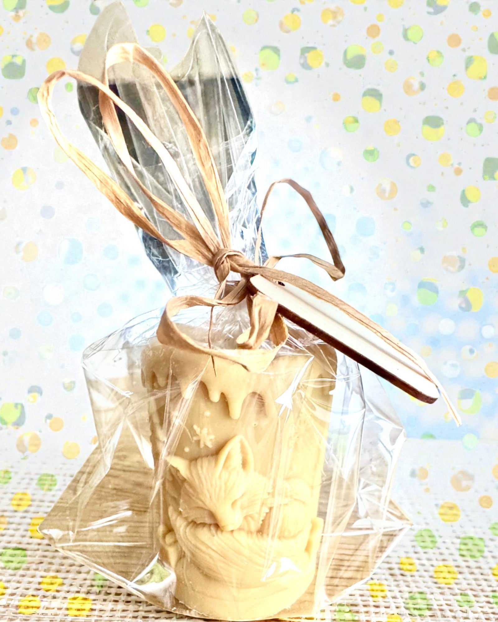 Soyavokslys Vinterrev, 7,5 cm høyt, håndstøpt soyavokslys med en søt sovende rev, kan tilpasses med gravering på skiltet