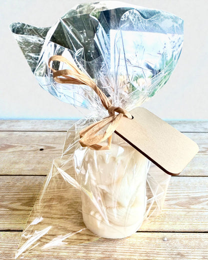 Soyavokslys Vinterrev, 7,5 cm høyt, håndstøpt soyavokslys med en søt sovende rev, kan tilpasses med gravering på skiltet