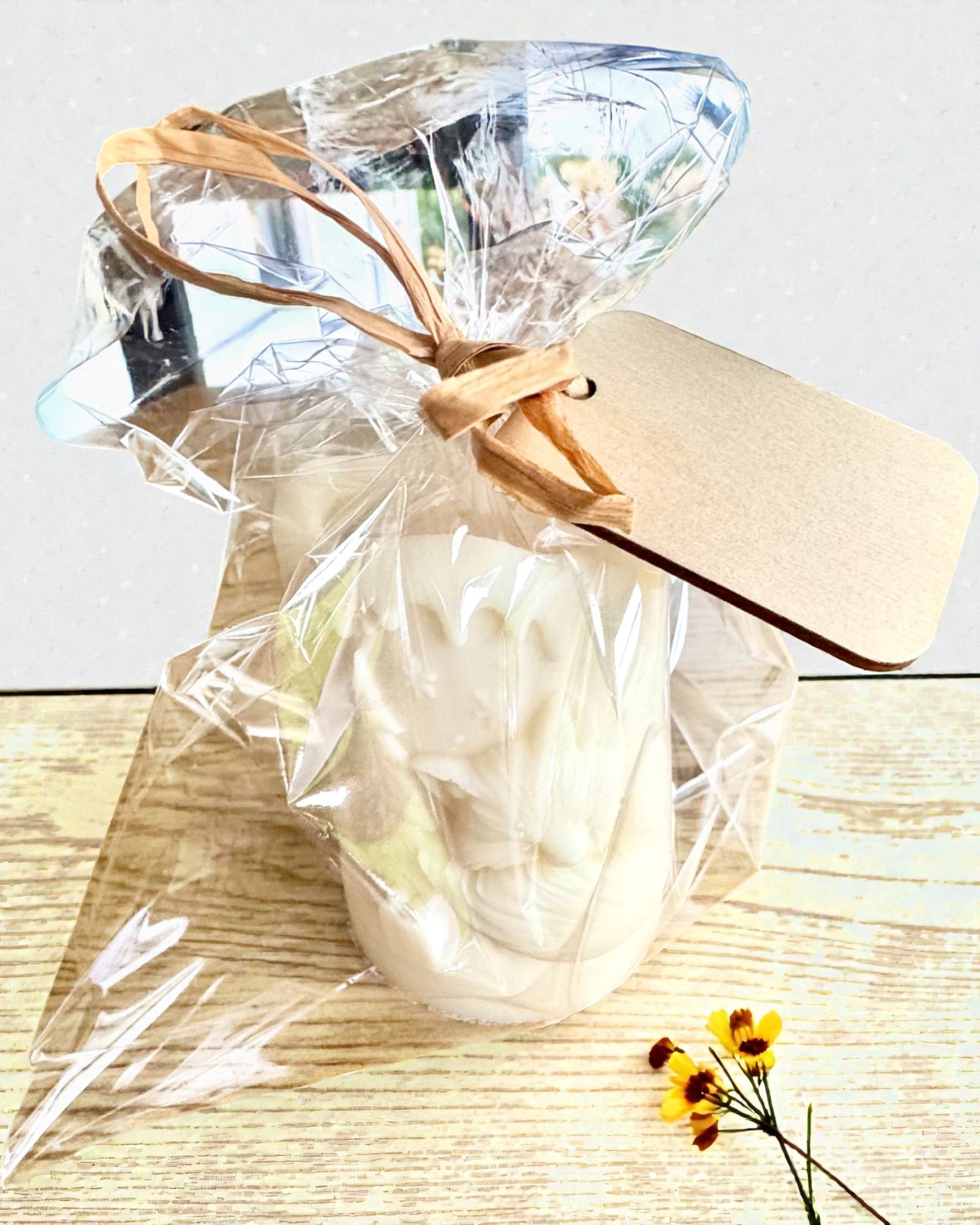 Soyavokslys Vinterrev, 7,5 cm høyt, håndstøpt soyavokslys med en søt sovende rev, kan tilpasses med gravering på skiltet